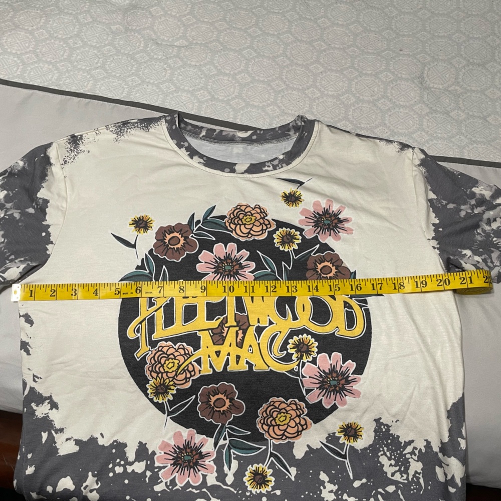 ✨NWOT✨ Fleetwood Mac Graphic T-shirt - Picture 7 of 12